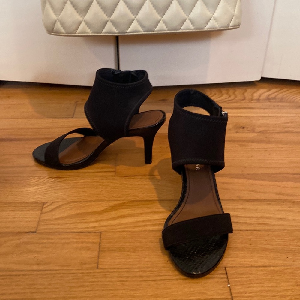 Donald J. Pliner sandal heels size 6.